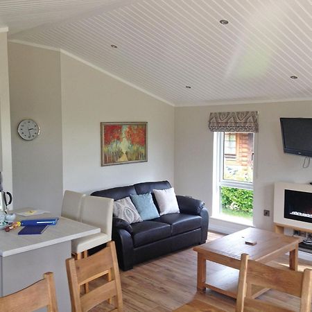 Langmere Lakes Lodges Hainford Extérieur photo