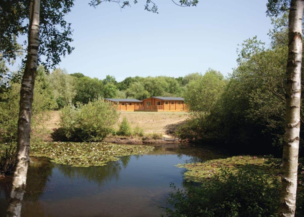 Langmere Lakes Lodges Hainford Extérieur photo