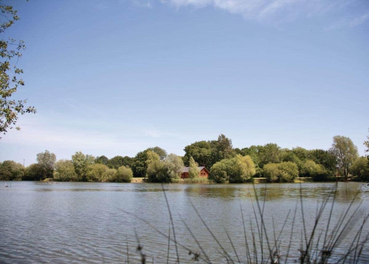 Langmere Lakes Lodges Hainford Extérieur photo