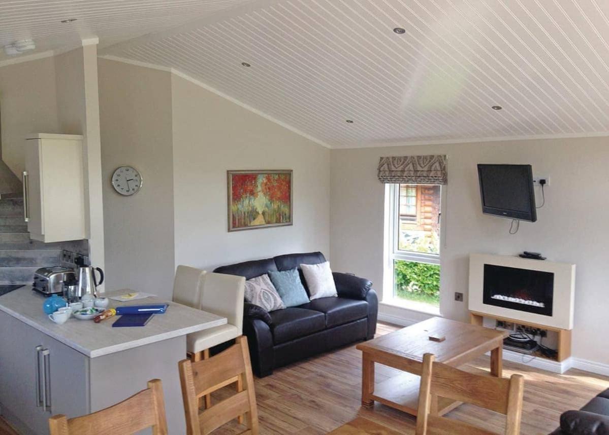 Langmere Lakes Lodges Hainford Extérieur photo